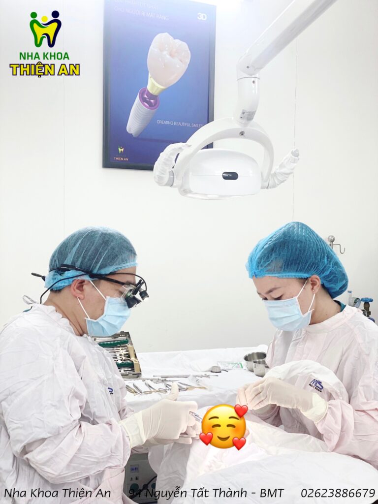 trồng răng implant có đau không
